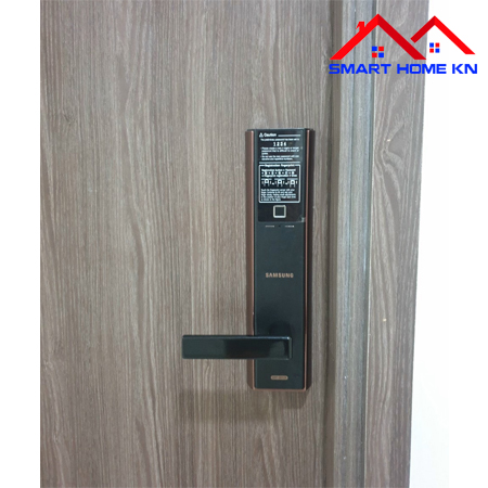 Chọn khóa cửa vân tay giá rẻ để bảo vệ an toàn cho ngôi nhà của bạn. Dù giá rẻ nhưng khóa cửa vân tay vẫn đảm bảo chức năng và tính năng giống như những khóa cửa vân tay đắt tiền hơn.